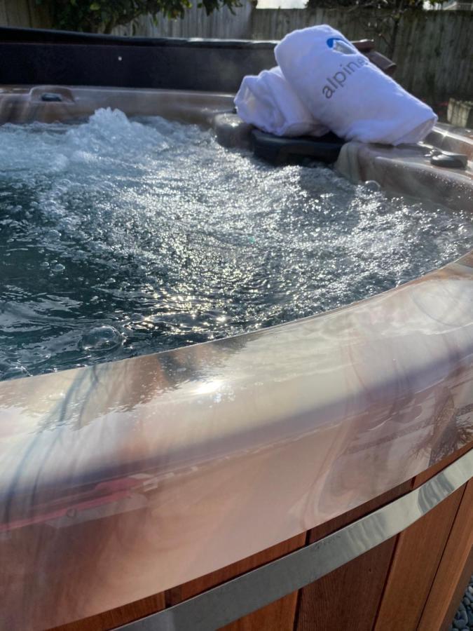 The Great Escape, Luxury Waterfront, Hottub Villa Whitianga Exteriör bild