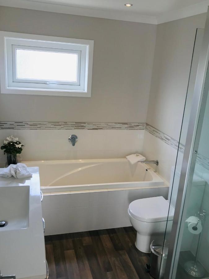 The Great Escape, Luxury Waterfront, Hottub Villa Whitianga Exteriör bild